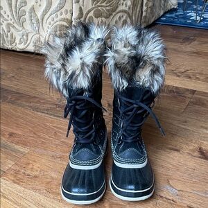 Sorel Black and Tan Fur-Trimmed Winter Boots
